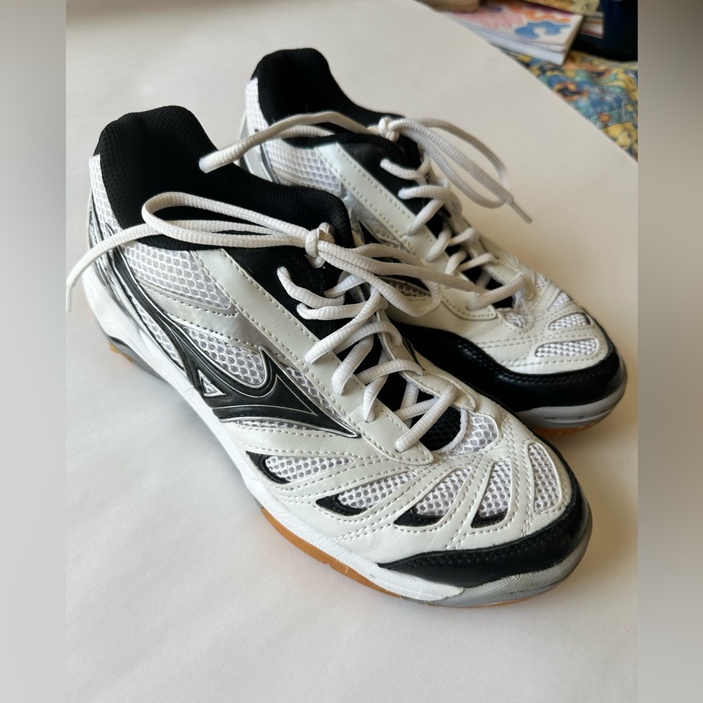 Women’s Mizuno Wave Rally 5 Size 8.5 volleyball shoes